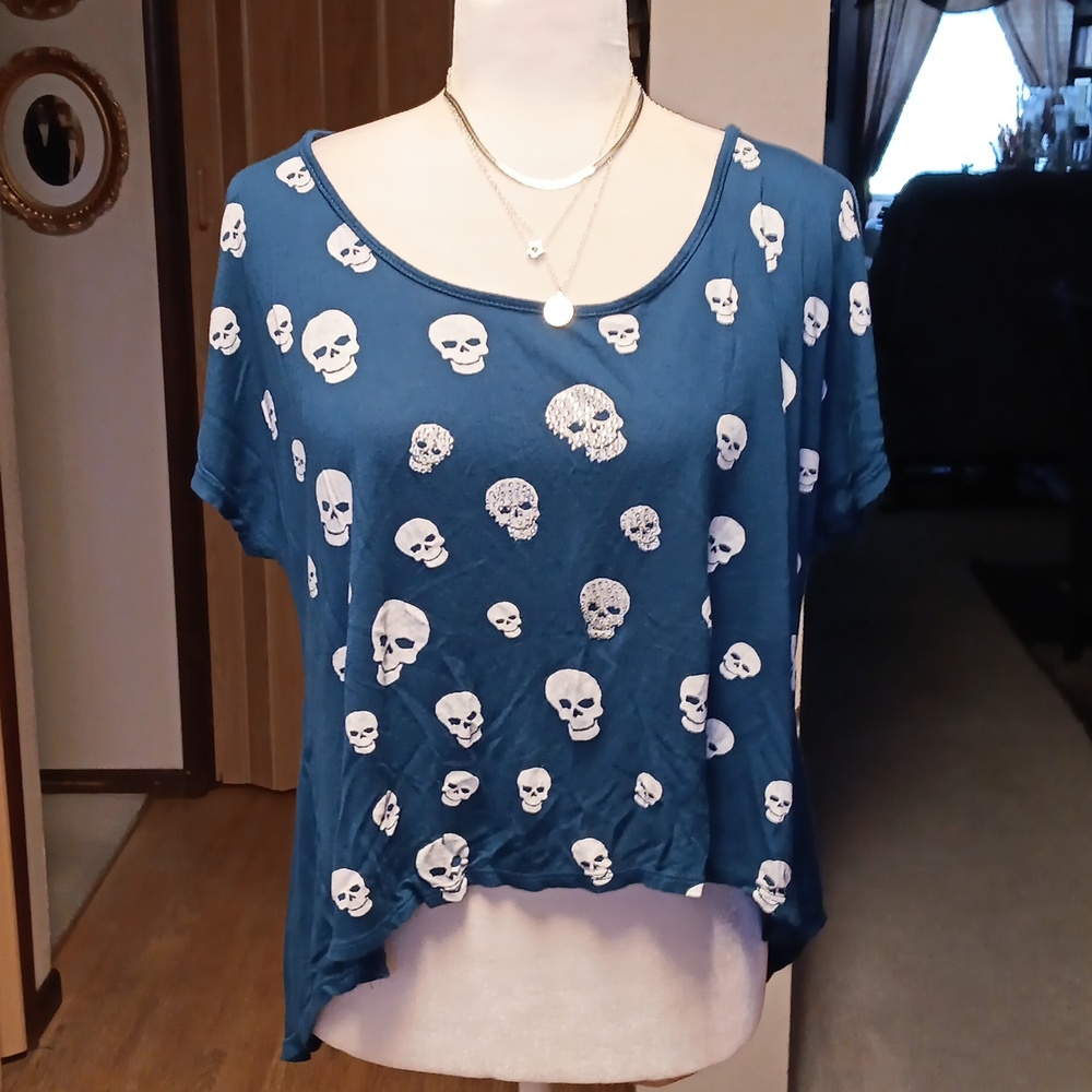 TOPIA RHINESTONE HI LOW SKULL TOP